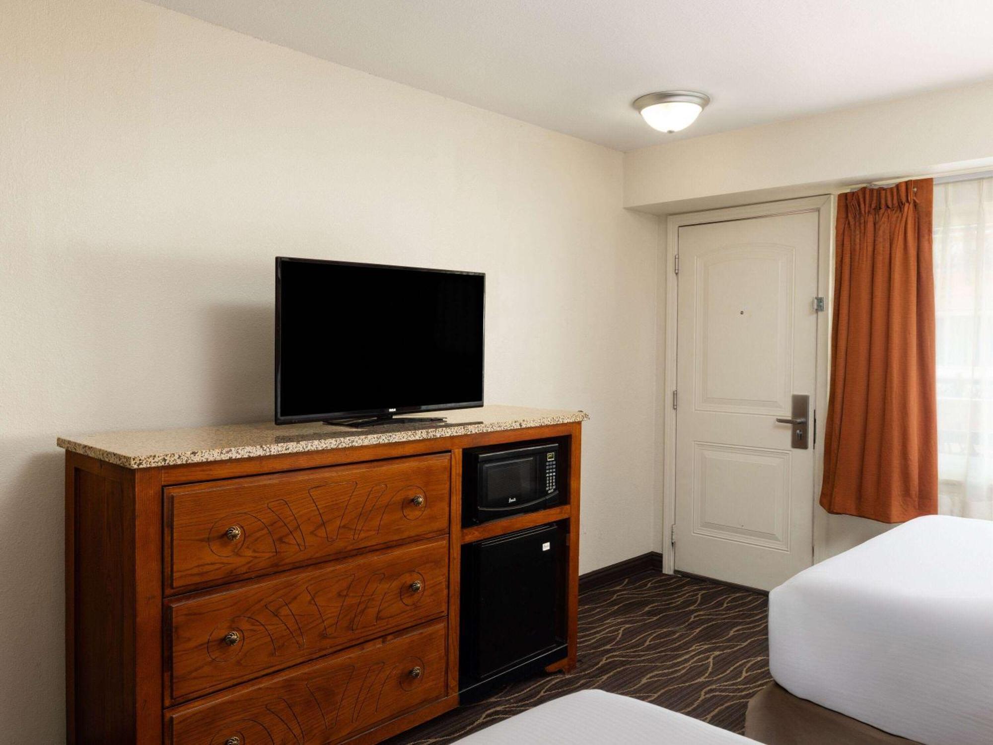 Ramada By Wyndham Elko Hotel At Stockmen'S Casino Exterior foto